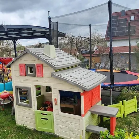 Familienfreundliche Eulennest Apartamento Grünberg